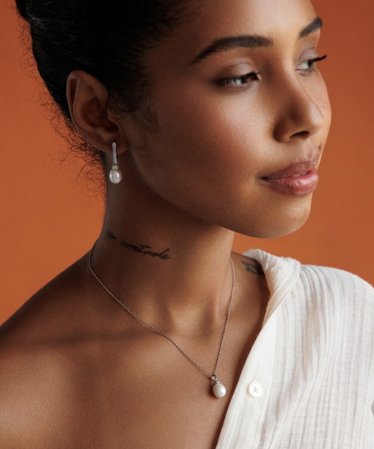 Silver chain with pearl and cubic zirconia