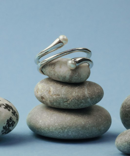 Sterling silver ring with pearls