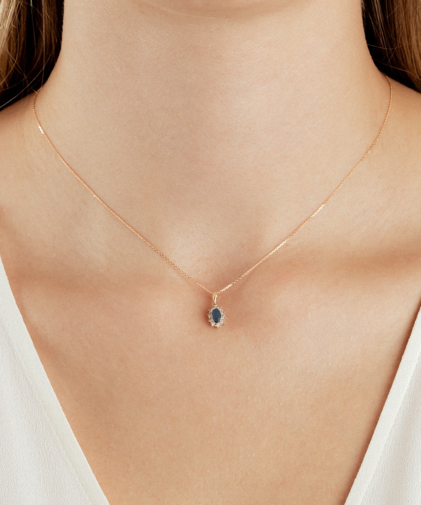 Yellow Gold pendant with diamonds and sapphire