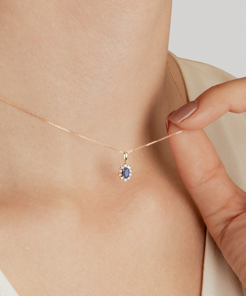 Yellow Gold pendant with diamonds and sapphire