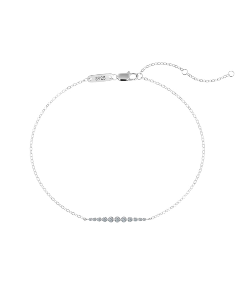 Silver bracelet with moissanites