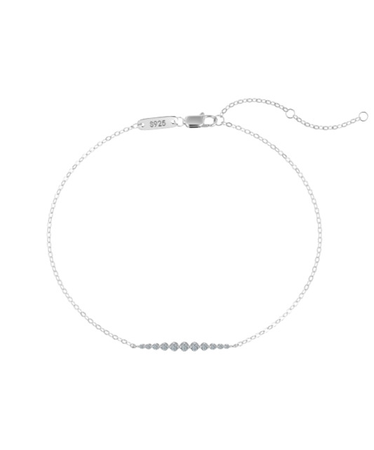 Silver bracelet with moissanites
