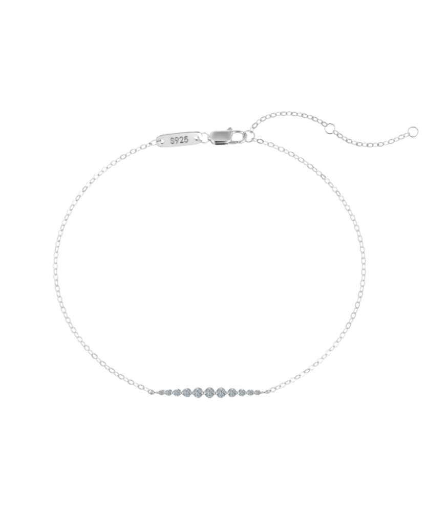 Silver bracelet with moissanites