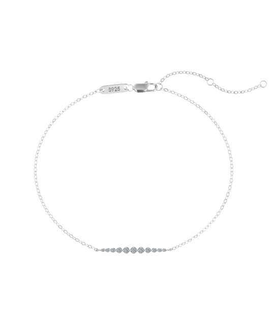 Silver bracelet with moissanites