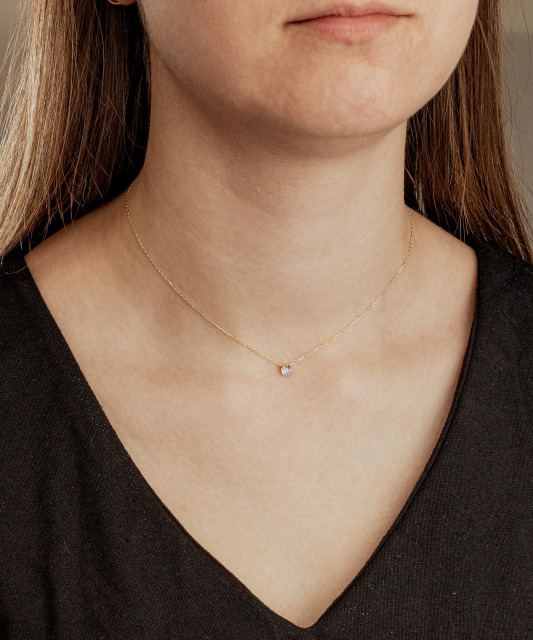 Yellow gold chain with diamond pendant