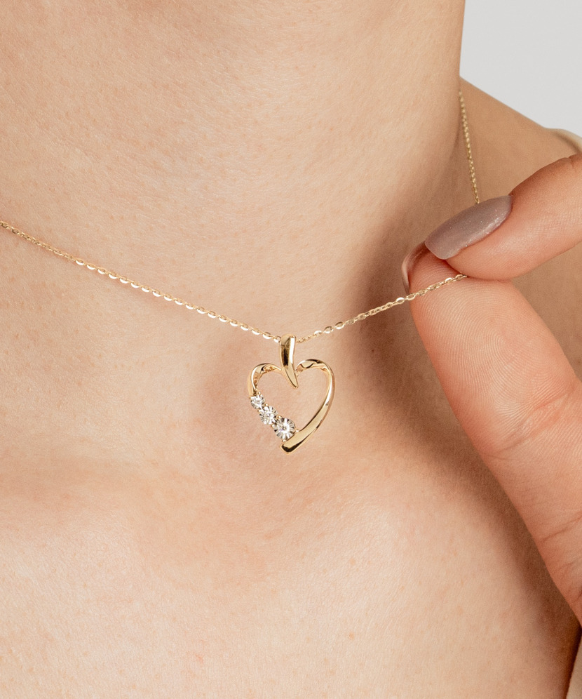 Gold pendant with diamonds "heart"