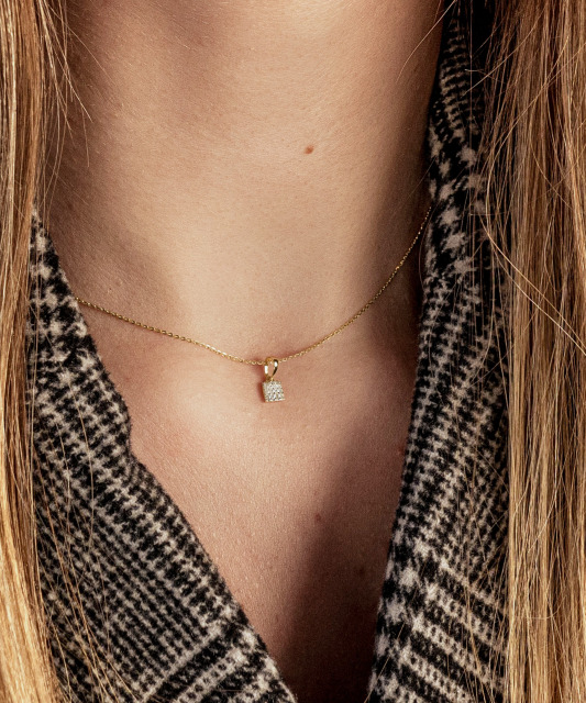 Yellow Gold pendant with diamonds