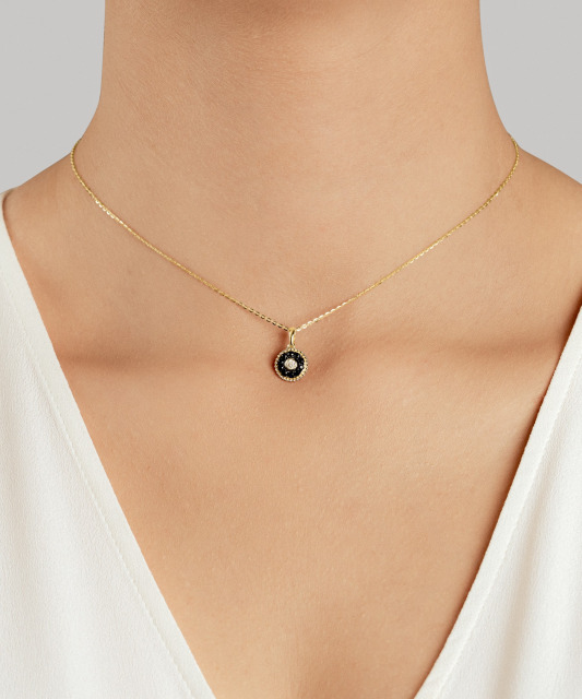 Yellow gold pendant with diamond and sapphires