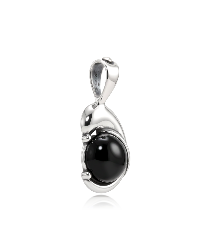 Sterling silver pendant with onyx
