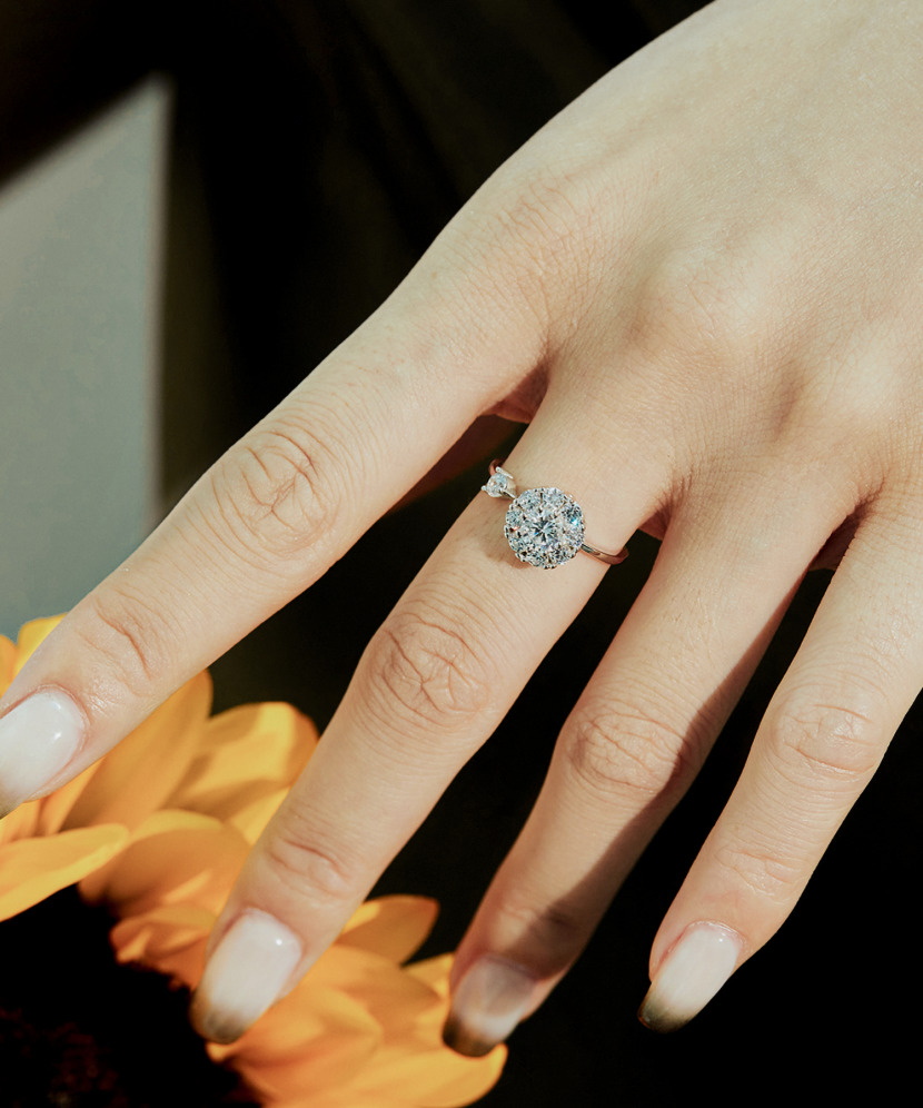 Sterling silver ring with zirconium