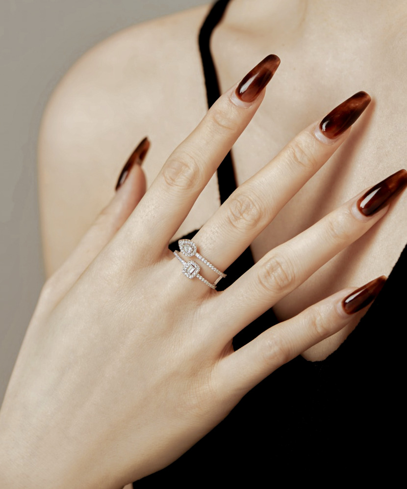 Sterling silver ring with zirconium