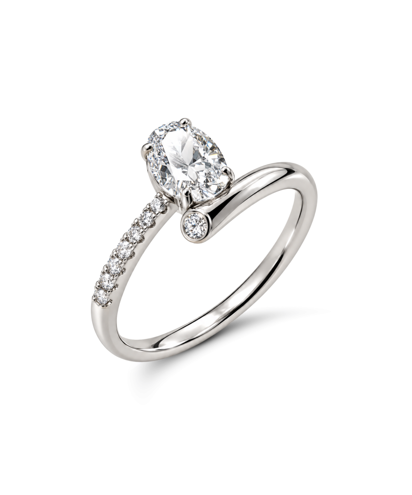 Sterling silver ring with zirconium