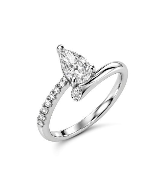 Sterling silver ring with zirconium