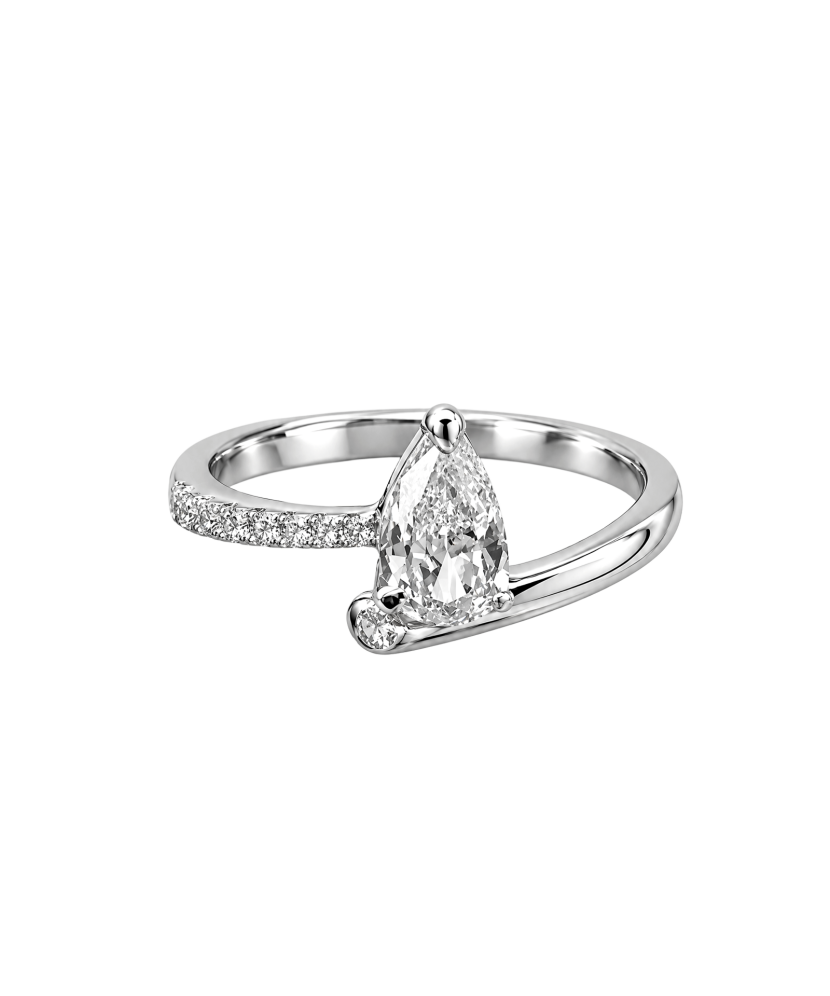 Sterling silver ring with zirconium