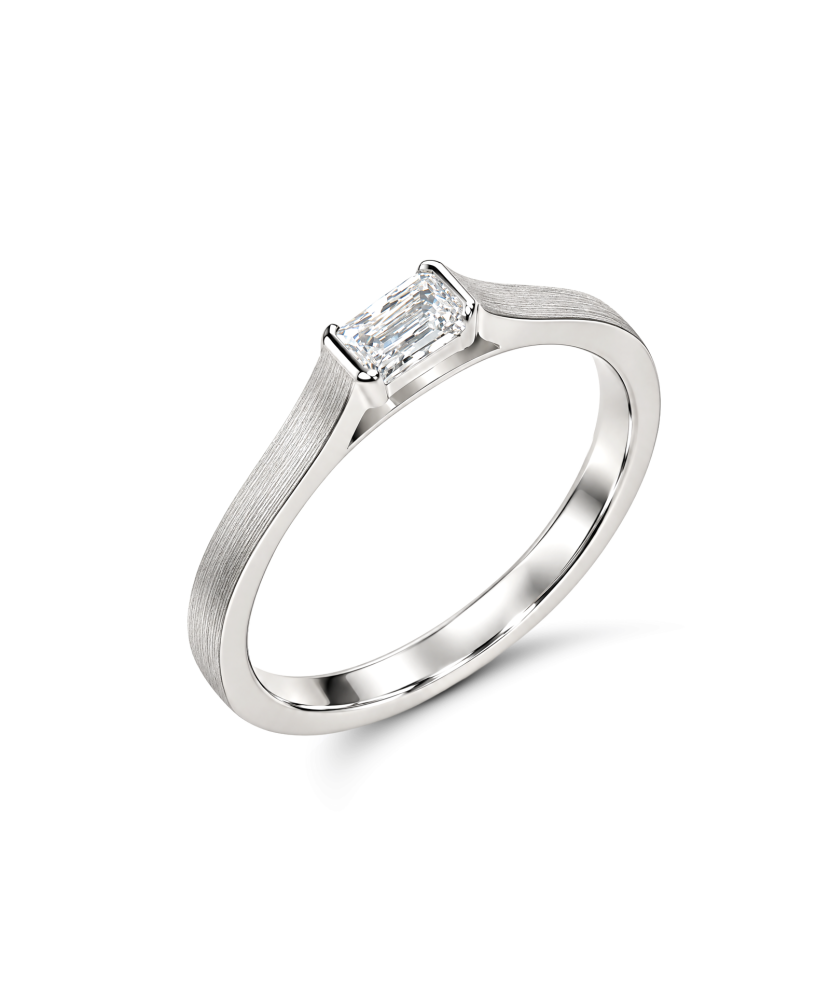 Sterling silver ring with zirconium