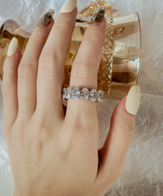 Sterling silver ring with zirconium