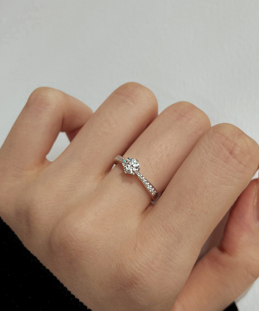 Silver ring with moissanites 0.5ct