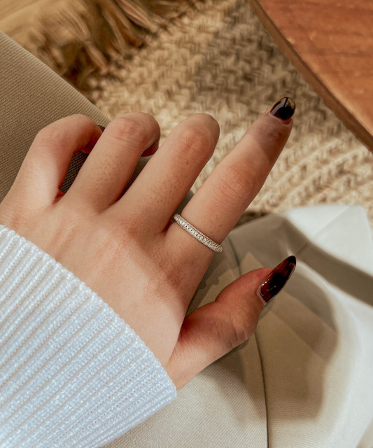 Silver ring with moissanites 0.8ct