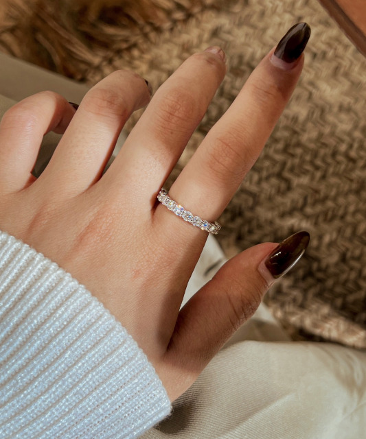 Серебряное кольцо с муассанитами 2ct