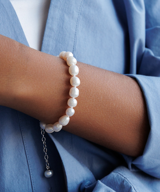 Pearl bracelet with silver