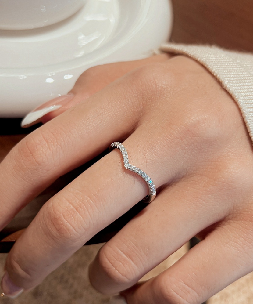 Silver ring with moissanites 0.19ct