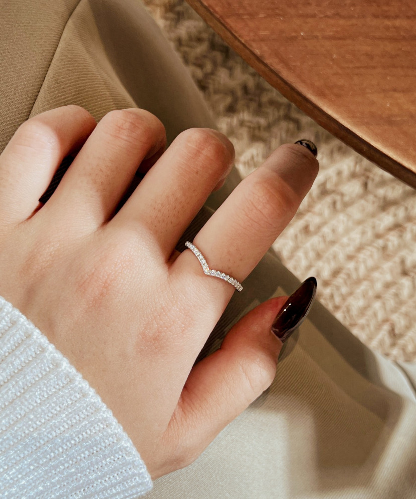 Серебряное кольцо с муассанитами 0.19ct