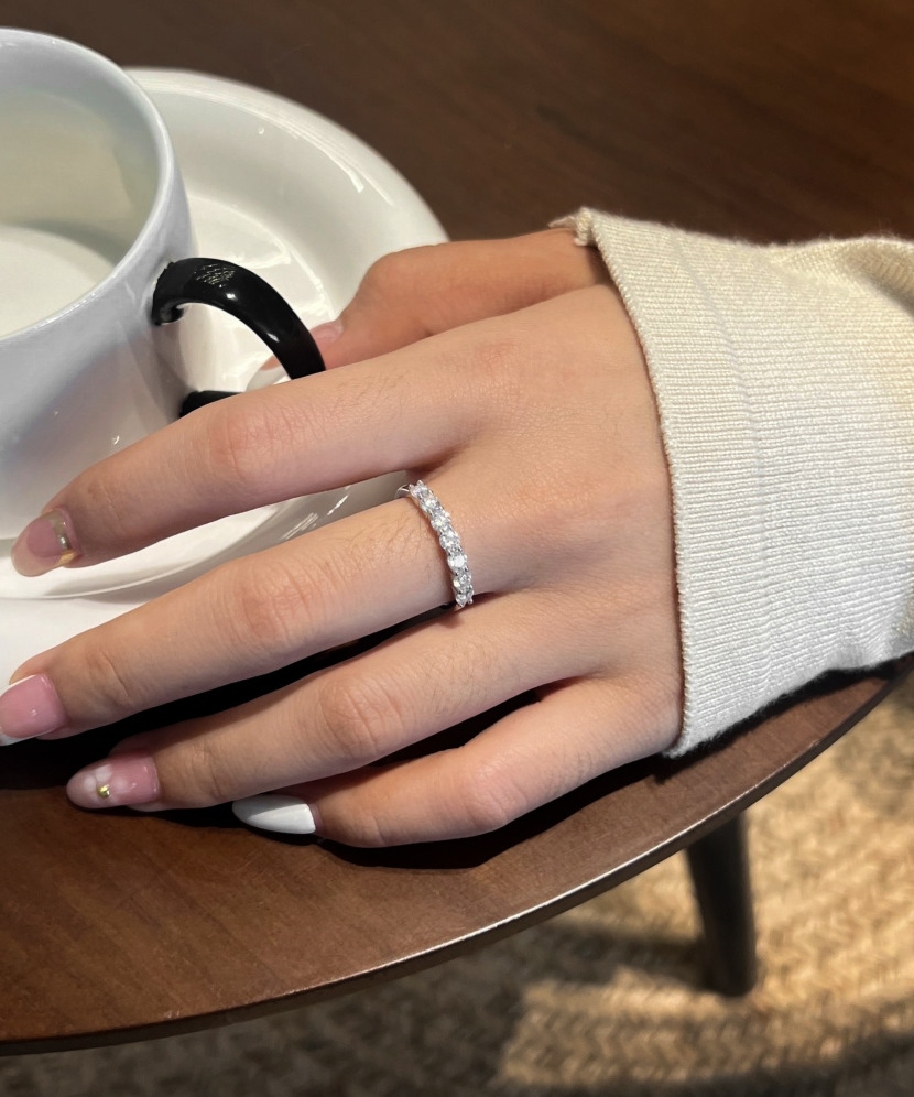 Silver ring with moissanites 0.7ct