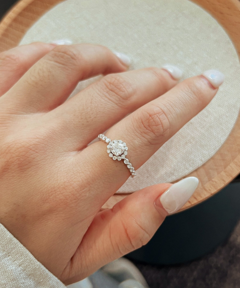 Silver ring with moissanites 0.86ct