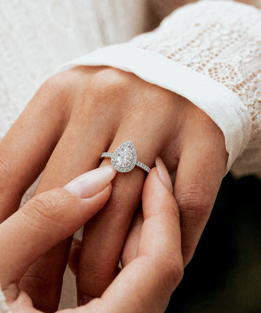 Silver ring with moissanites 1.25ct