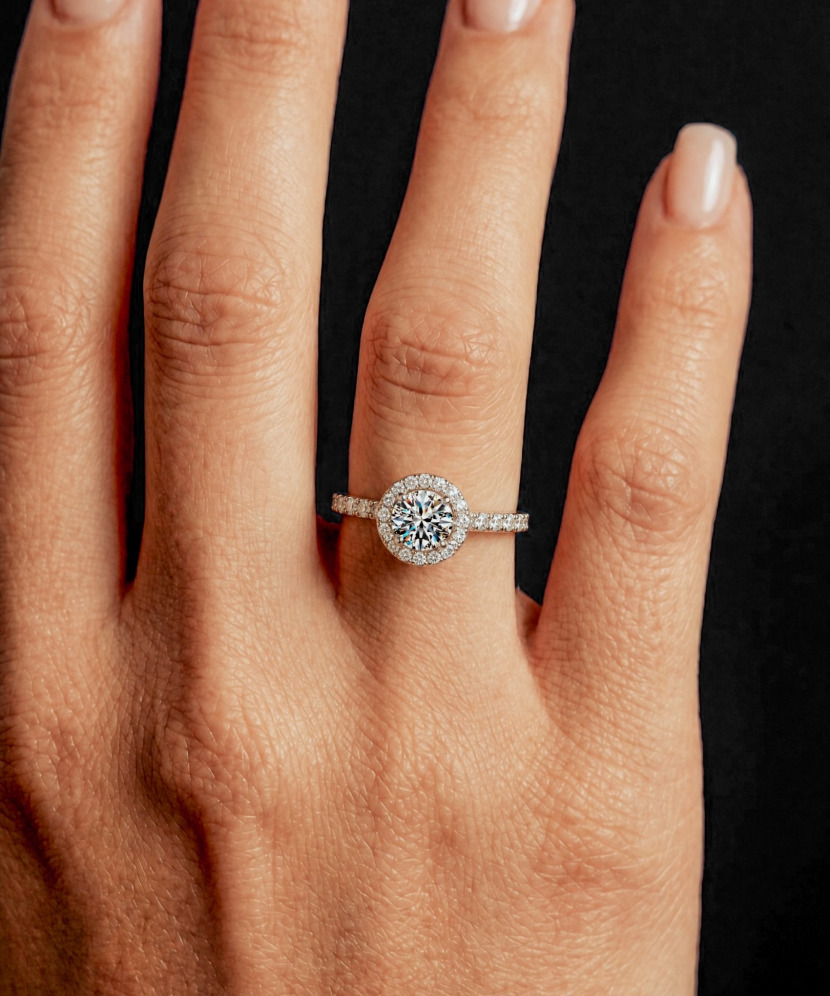 Silver ring with moissanites 1.2ct