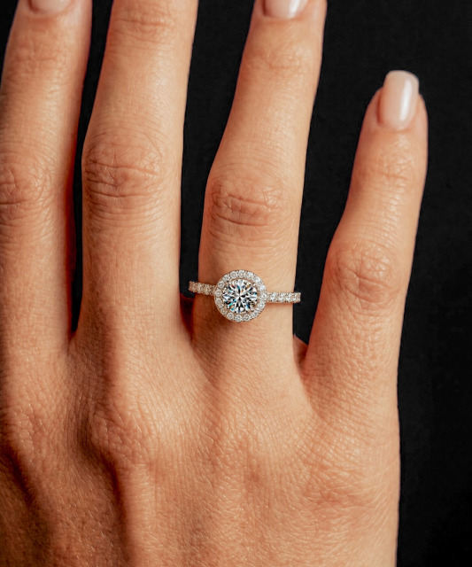 Серебряное кольцо с муассанитами 1.2ct
