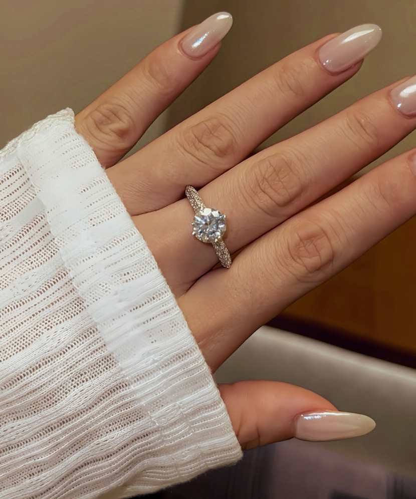 Silver ring with moissanites 2ct