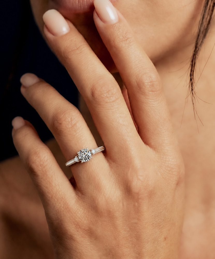 Silver ring with moissanites 1CT