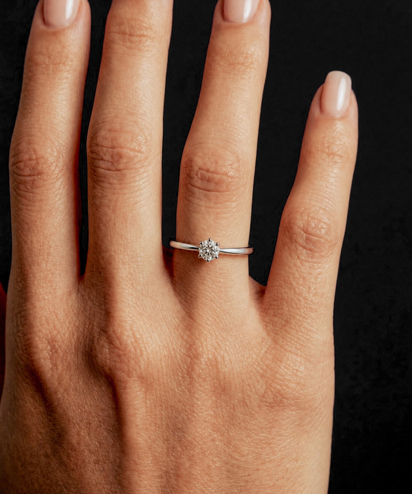 Silver ring with moissanite 0.5ct