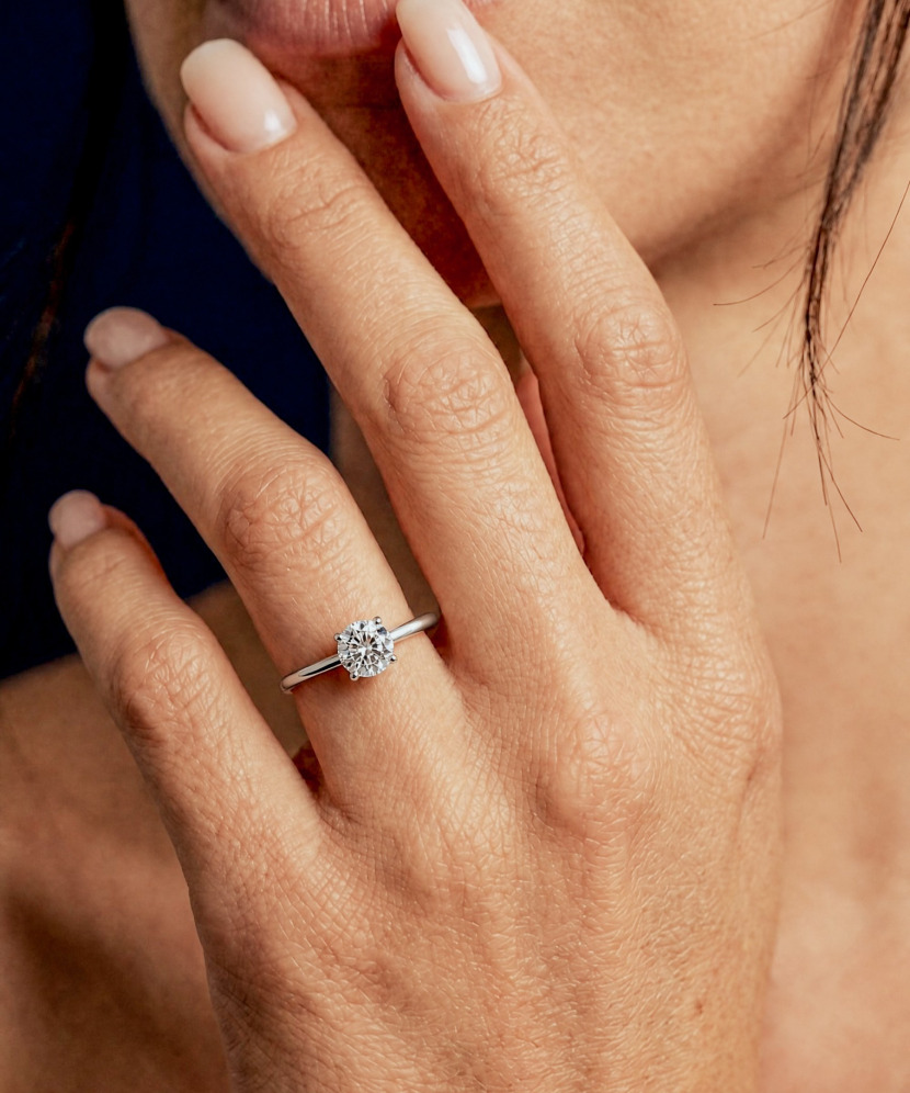 Silver ring with moissanite 1ct
