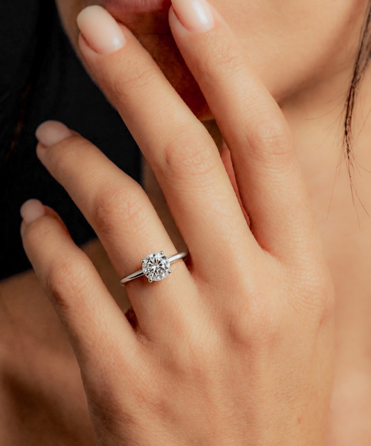 Silver ring with moissanite 2ct