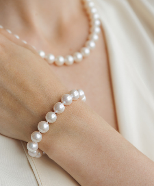 Pearl bracelet with sterling silver