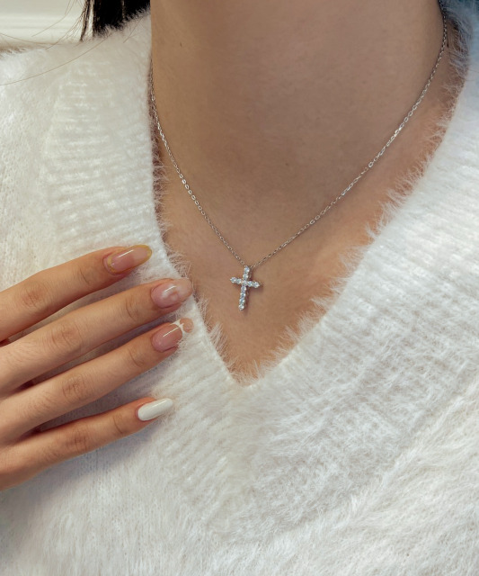 Sterling Silver chain with moissanite pendant 0.44ct