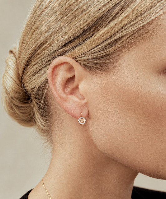 Gold earrings with zircons