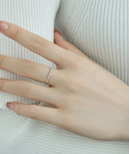 Sterling silver ring with zirconium
