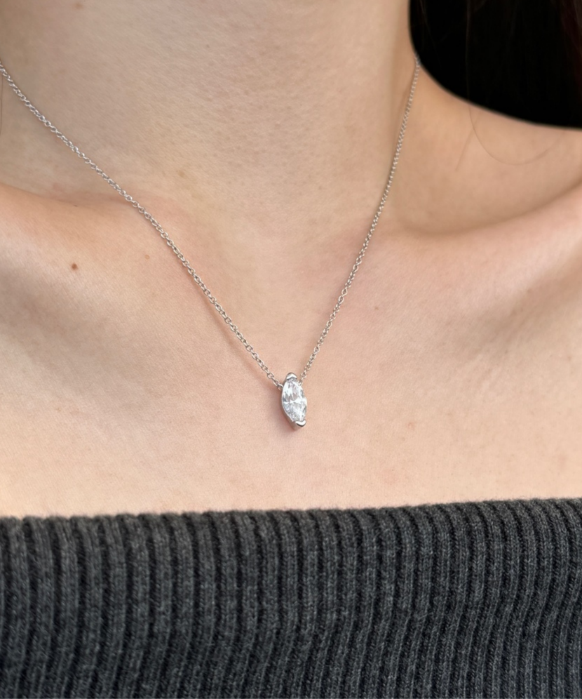 Silver chain with zircon pendant