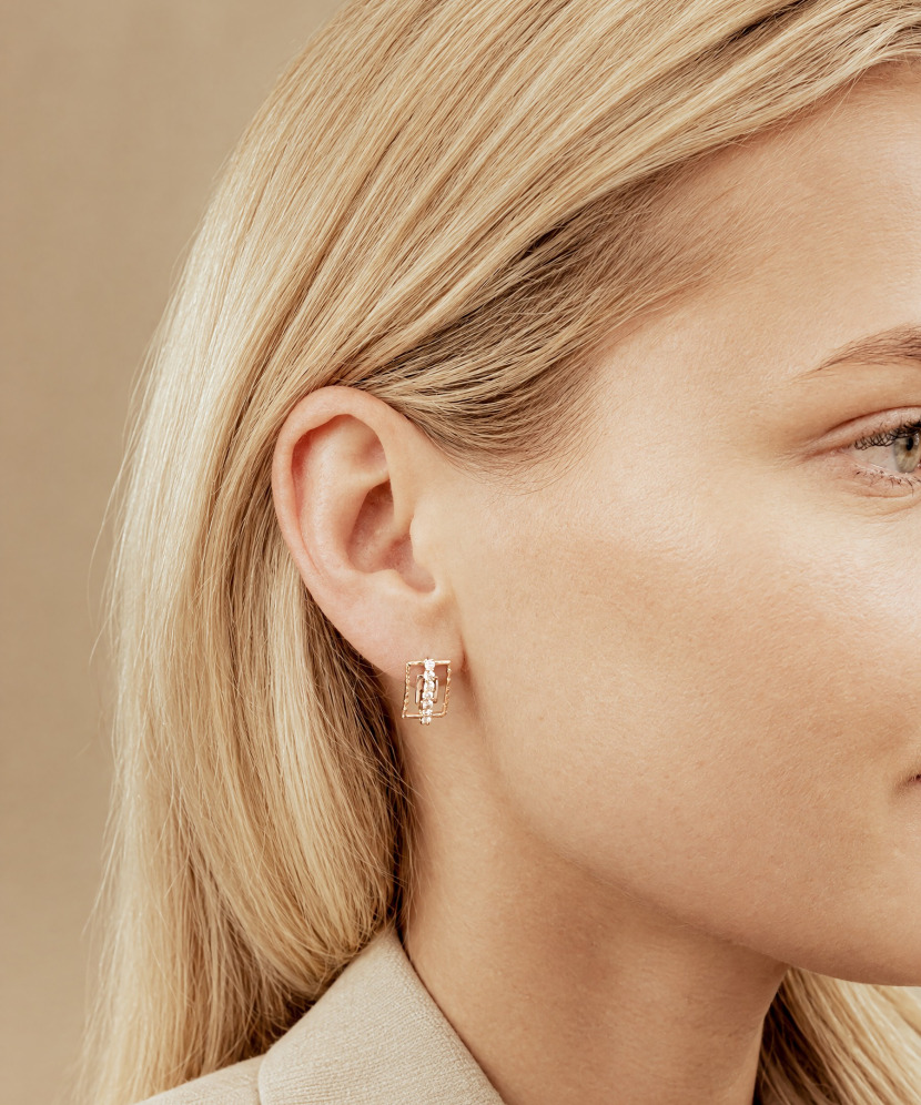 Gold earrings with zircons