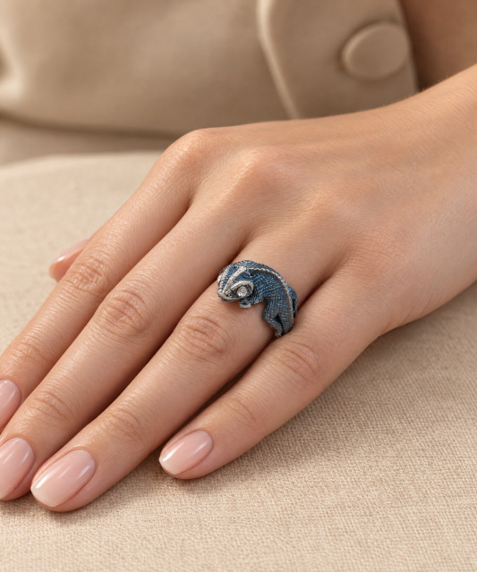 Sterling silver ring with zirconium