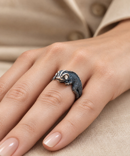 Sterling silver ring with zirconium