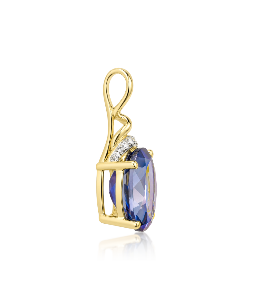 Yellow gold pendant with topaz and diamonds