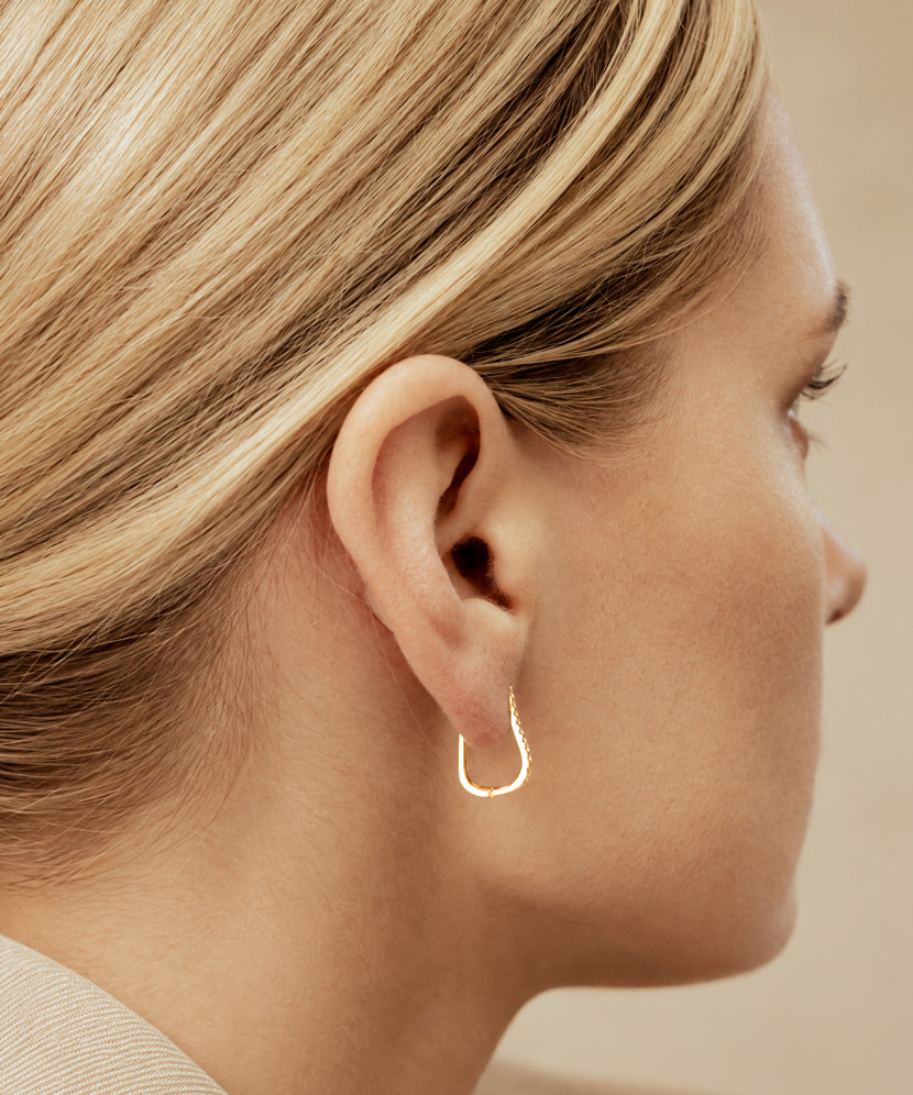 Yellow gold earrings with diamonds and pearls
