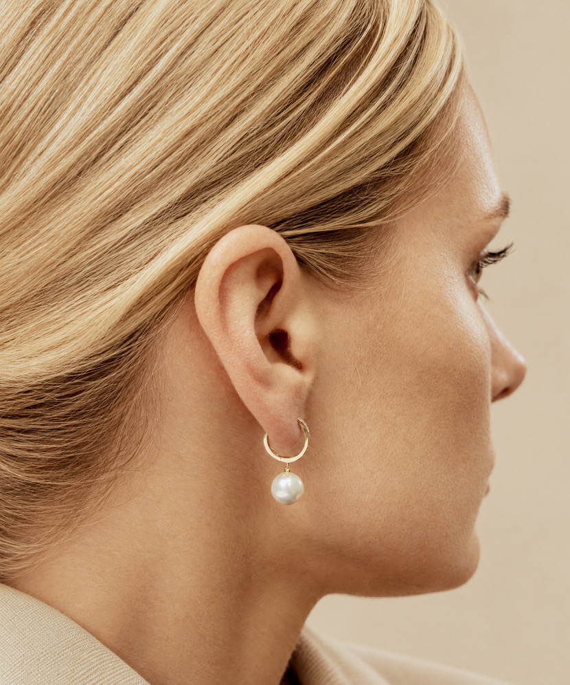 Yellow gold earrings with diamonds and pearls