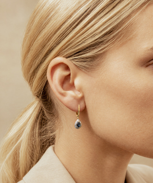 Yellow Gold earrings with diamonds and sapphire