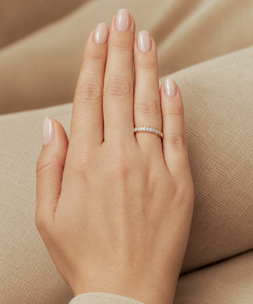 Gold ring with diamonds