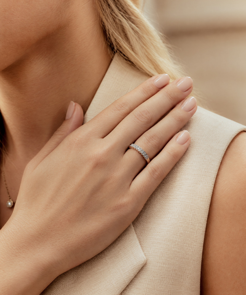 Gold ring with diamonds